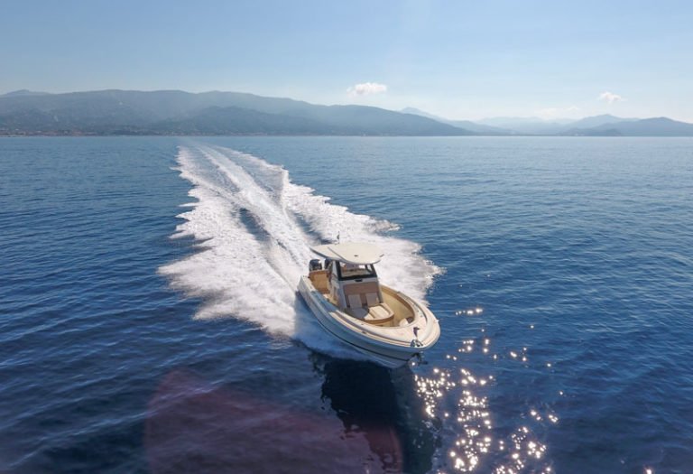 Chris Craft Catalina 30 en navigation Chris Craft Catalina 30 en navigation