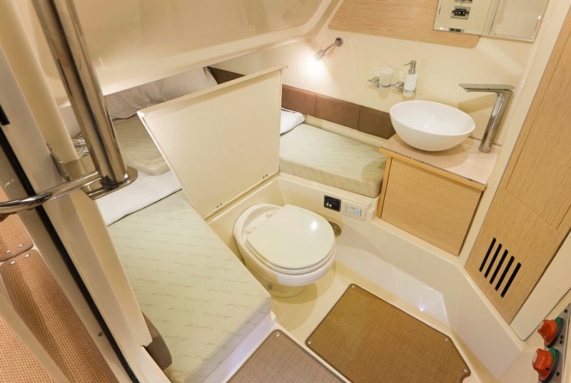 Chris Craft Catalina 30, intérieurs Chris Craft Catalina 30, intérieurs