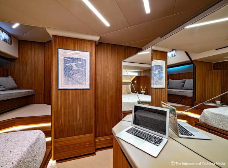 Franchini Mia 63 bureau cabine principale Franchini Mia 63 bureau cabine principale
