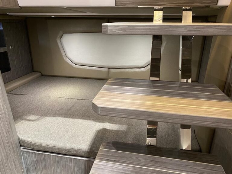 Ranieri Next 285 LX Cabine VIP Ranieri Next 285 LX Cabine VIP