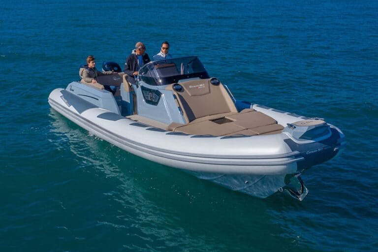 Proue du Ranieri Cayman 28.0 Executive Proue du Ranieri Cayman 28.0 Executive
