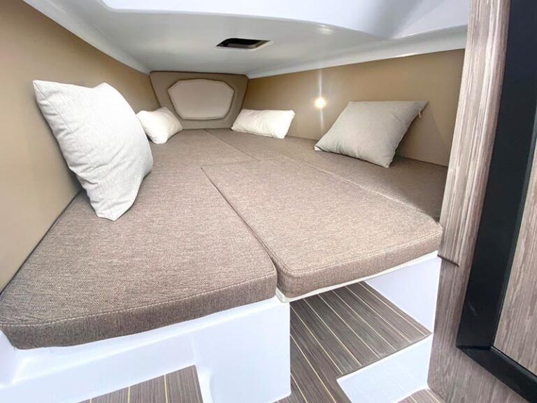 Cabine du Ranieri Cayman 28.0 Executive Cabine du Ranieri Cayman 28.0 Executive