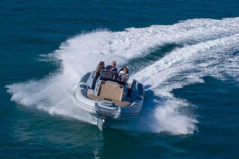 Ranieri Cayman 28.0 Executive sous voile Ranieri Cayman 28.0 Executive sous voile