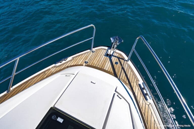 Flipper 900 ST anchor locker Flipper 900 ST anchor locker