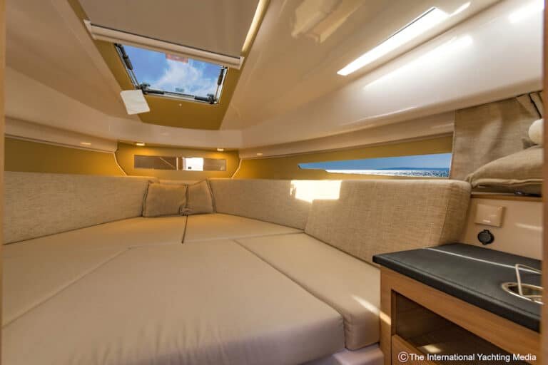 Flipper 900 ST cabin Flipper 900 ST cabin