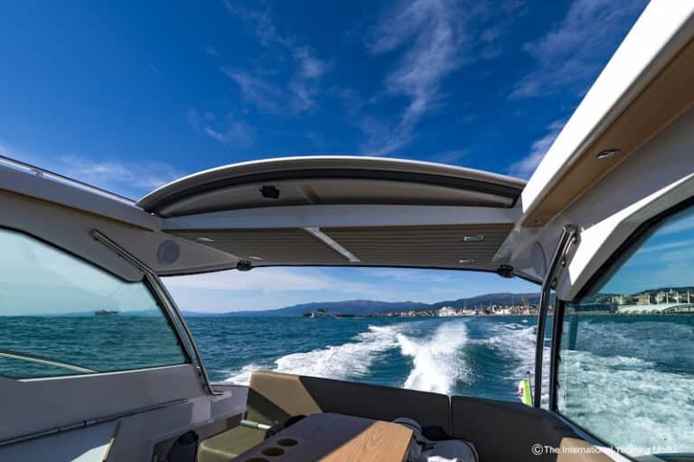 Flipper 900 ST retractable T-Top Flipper 900 ST retractable T-Top