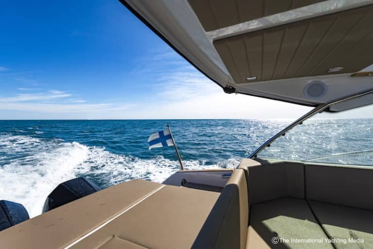 Flipper 900 ST stern sundeck Flipper 900 ST stern sundeck