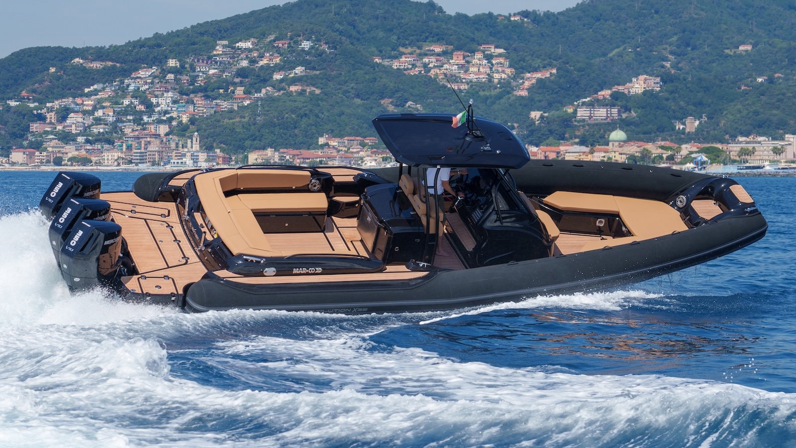 Mar.Co R-Evolution X36 en virada cerrada